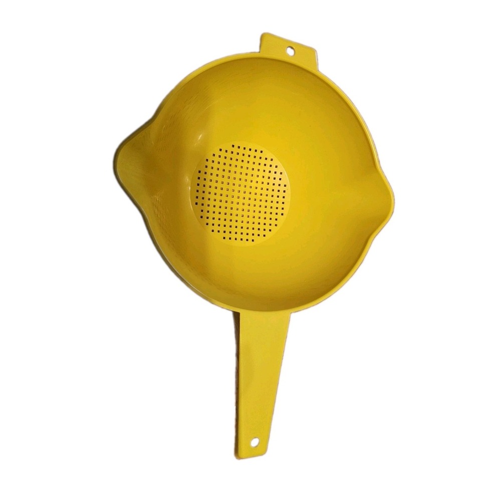 Tupperware Vintage #1523 Yellow 2 QT Strainer Colander w Handle 2 Spouts